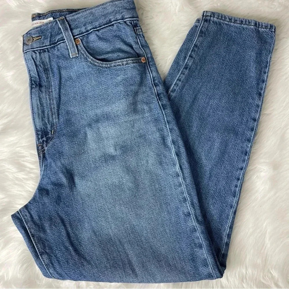 Levi's High Waisted Mom Jeans Taper Straight Leg Denim Size 31 - Picture 2 of 10